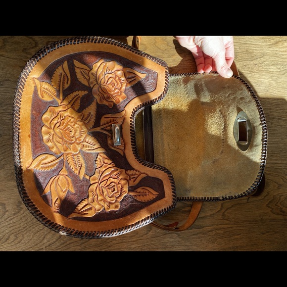 Vintage Hand Tooled Leather Purse - Picture 2 of 8